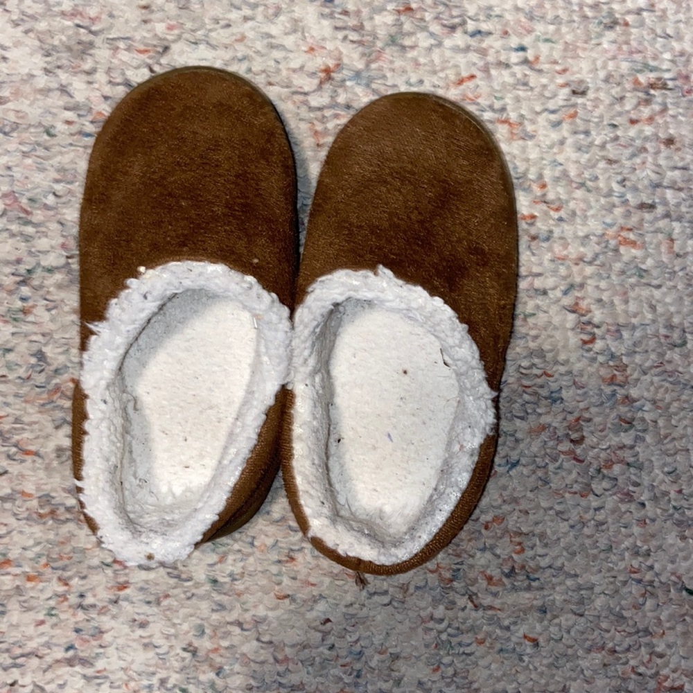 Toddler slippers size 8c